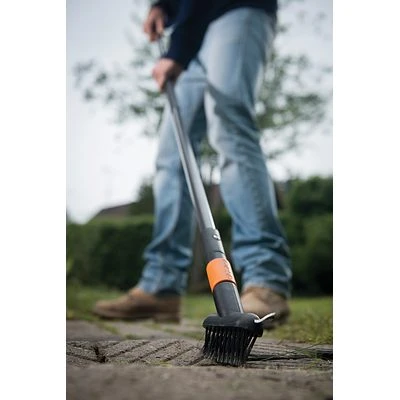 FISKARS QuikFit Fugenbürste 5 FISKARS QuikFit Fugenbürste – Bild 5