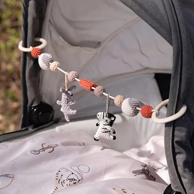 Sebra Häkel-Kinderwagenkette Teeny Toes 2 Sebra Häkel-Kinderwagenkette Teeny Toes – Bild 2