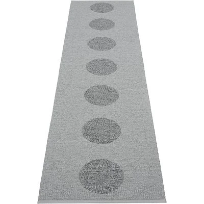 Pappelina Teppich VERA 2.0 Bio Edition Grey/Granit Metallic 70 X 360 Cm V29736 1 Pappelina Teppich VERA 2.0 Bio Edition Grey/Granit Metallic 70 X 360 Cm V29736