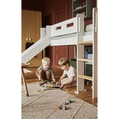 FLEXA Nor Halbhohes Bett Mit Schrägleiter Und Rutsche Weiß/eiche 5 FLEXA Nor Halbhohes Bett Mit Schrägleiter Und Rutsche Weiß/eiche – Bild 5