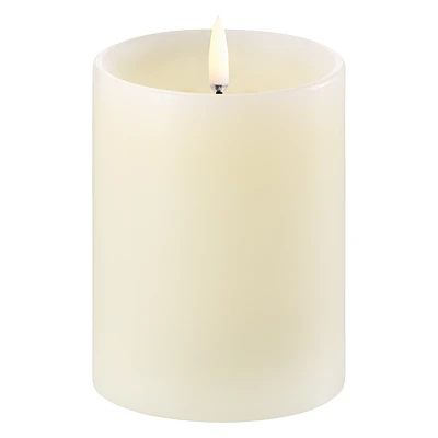 UYUNI LED Kerze Mit Rand Smooth 7,8x10 Cm Ivory 1 UYUNI LED Kerze Mit Rand Smooth 7,8x10 Cm Ivory