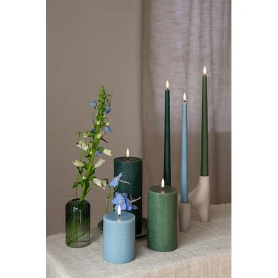 UYUNI LED Kerze Rustic 7,8x15 Cm Hazy Blue 2 UYUNI LED Kerze Rustic 7,8x15 Cm Hazy Blue – Bild 2