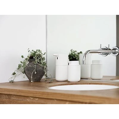 ZONE Denmark Seifenspender Ume Klein Weiß 4 ZONE Denmark Seifenspender Ume Klein Weiß – Bild 4