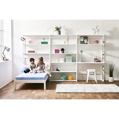Hoppekids Storey Regalkombination 100cm Mit Bett 90x200cm, 4 Einlegeböden Und Tischplatte Weiß 3 Hoppekids Storey Regalkombination 100cm Mit Bett 90x200cm, 4 Einlegeböden Und Tischplatte Weiß – Bild 3