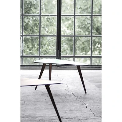 PBJ Stick Triangle Couchtisch 90x67 Cm Eiche Hell/grau 2 PBJ Stick Triangle Couchtisch 90x67 Cm Eiche Hell/grau – Bild 2