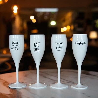 Koziol Superglas 100ml Mit Druck CHEERS No. 1 GRL PWR Cotton White 2 Koziol Superglas 100ml Mit Druck CHEERS No. 1 GRL PWR Cotton White – Bild 2